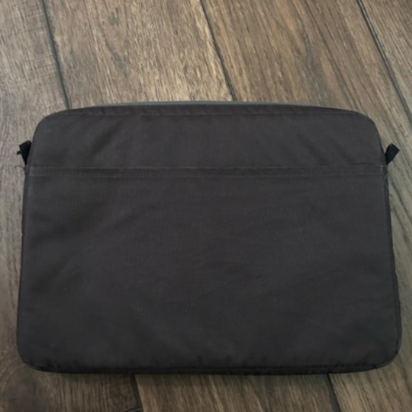 STM MYTH Laptop Sleeve - Picture 2 of 5